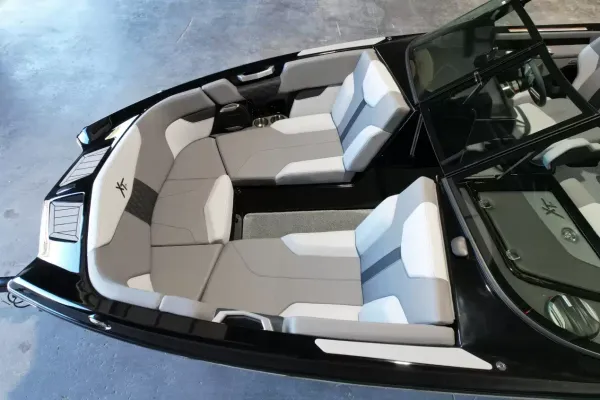 2027 Mastercraft XT24-22
