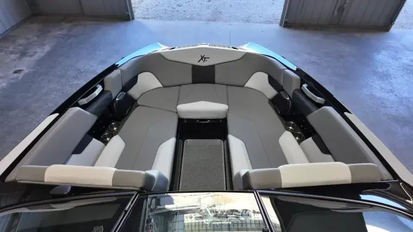 2027 Mastercraft XT24-21