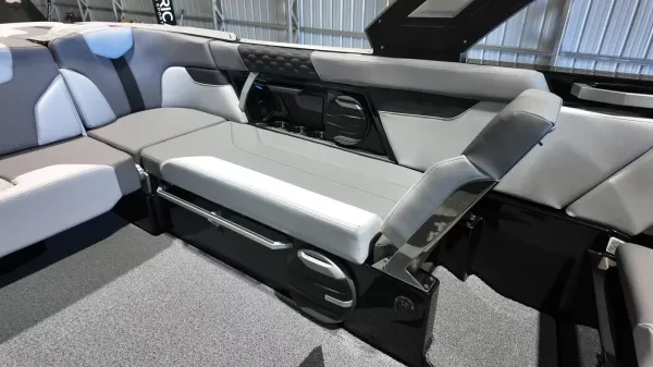 2027 Mastercraft XT24-43