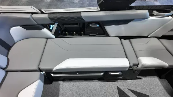 2027 Mastercraft XT24-40