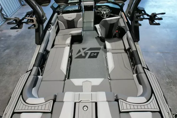 2027 Mastercraft XT24-44