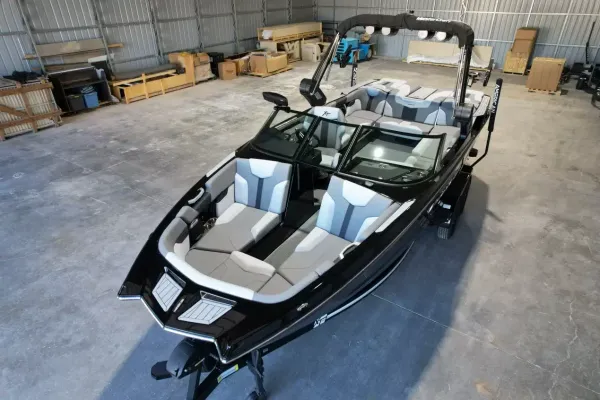2027 Mastercraft XT24-12
