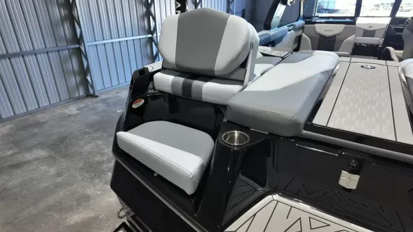 2027 Mastercraft XT24-72