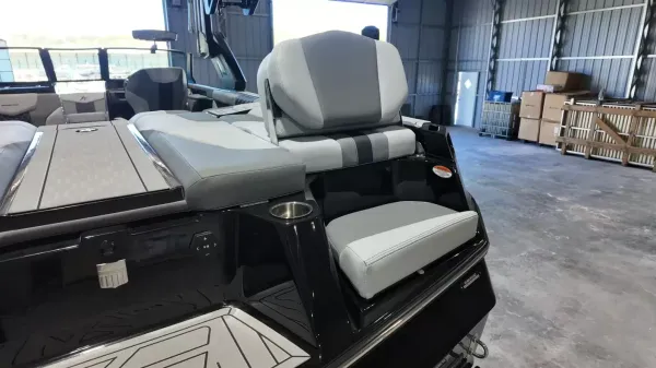 2027 Mastercraft XT24-73