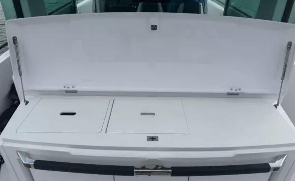 2022 Axopar BRABUS 37 XC CROSS CABIN detail image 17