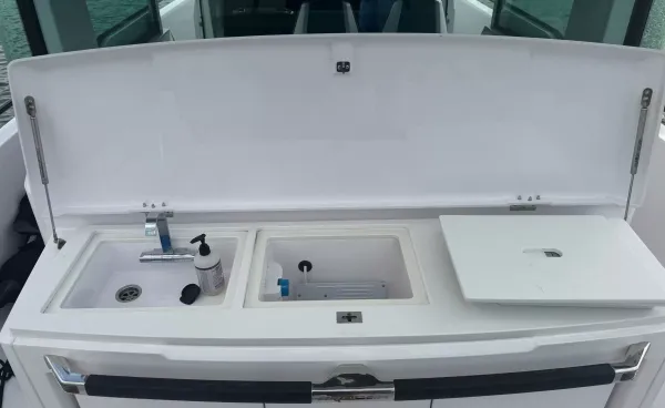 2022 Axopar BRABUS 37 XC CROSS CABIN detail image 18