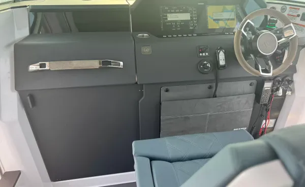 2022 Axopar BRABUS 37 XC CROSS CABIN detail image 29