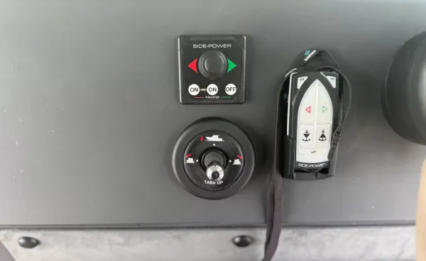 2022 Axopar BRABUS 37 XC CROSS CABIN detail image 42