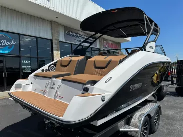 2027 Yamaha 222SE -3