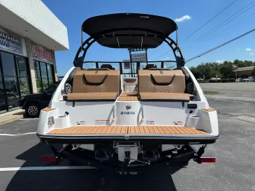 2027 Yamaha 222SE -4