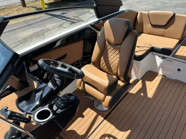 2027 Yamaha 222SE -14