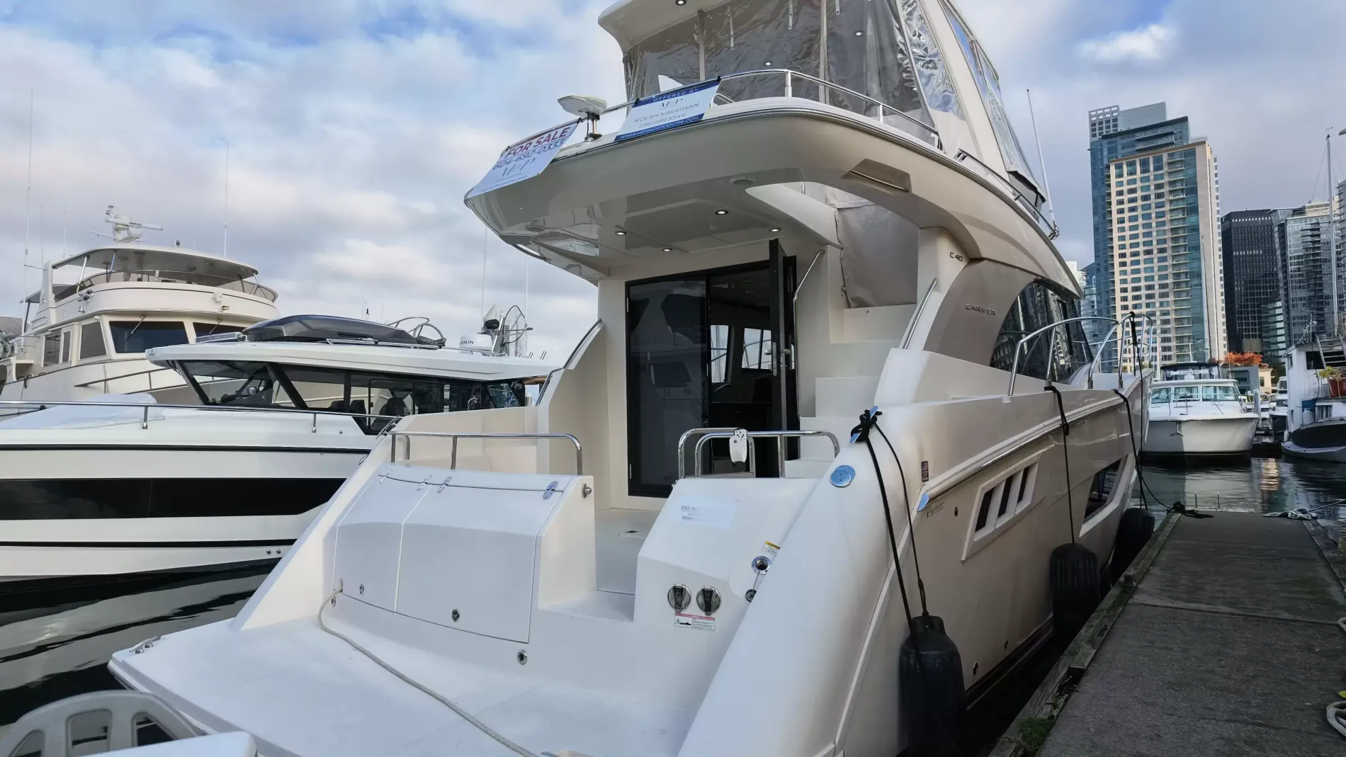 Pre-Owned 2016 Carver C40 for Sale | Vancouver, BC | M&P Yacht Centre | 6ab445420685f147260b78bf