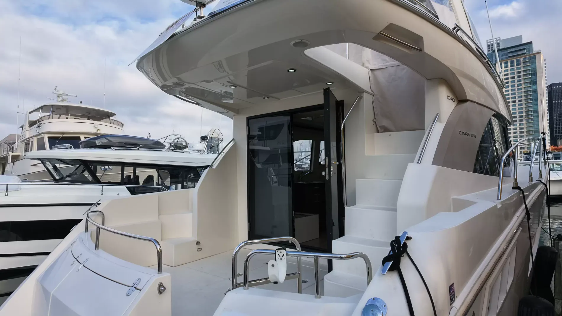 Pre-Owned 2016 Carver C40 for Sale | Vancouver, BC | M&P Yacht Centre | 6ab445420685f147260b78bf