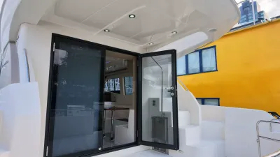 Pre-Owned 2016 Carver C40 for Sale | Vancouver, BC | M&P Yacht Centre | 6ab445420685f147260b78bf