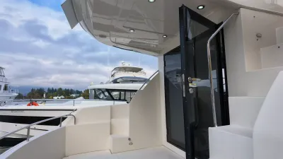Pre-Owned 2016 Carver C40 for Sale | Vancouver, BC | M&P Yacht Centre | 6ab445420685f147260b78bf
