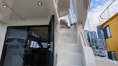 Pre-Owned 2016 Carver C40 for Sale | Vancouver, BC | M&P Yacht Centre | 6ab445420685f147260b78bf