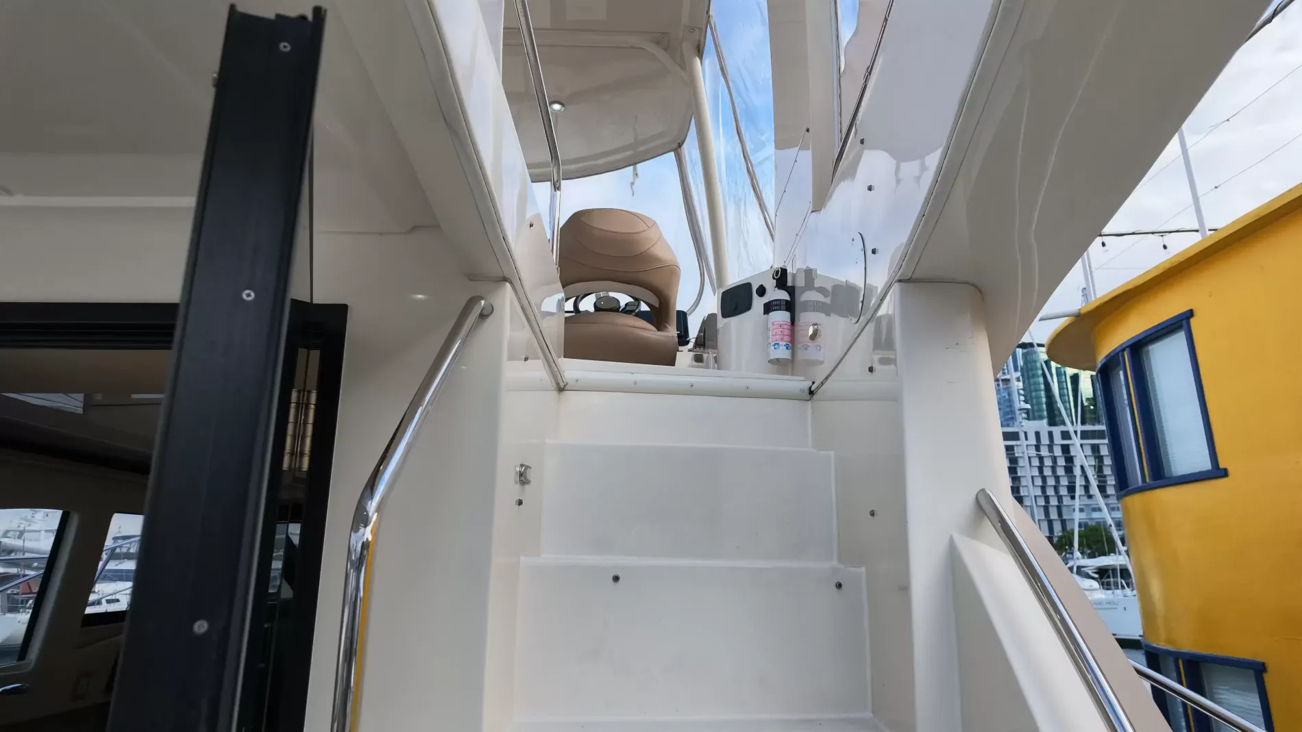 Pre-Owned 2016 Carver C40 for Sale | Vancouver, BC | M&P Yacht Centre | 6ab445420685f147260b78bf