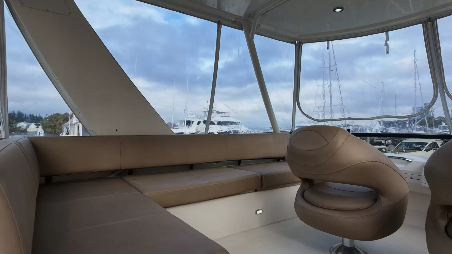 Pre-Owned 2016 Carver C40 for Sale | Vancouver, BC | M&P Yacht Centre | 6ab445420685f147260b78bf