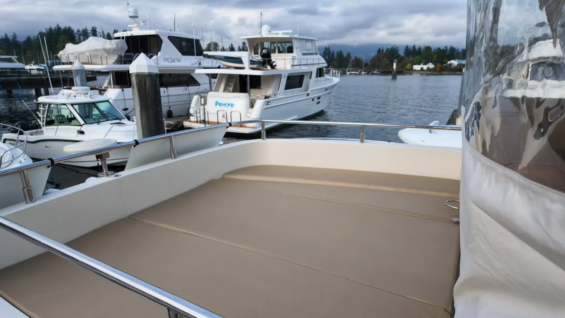 Pre-Owned 2016 Carver C40 for Sale | Vancouver, BC | M&P Yacht Centre | 6ab445420685f147260b78bf