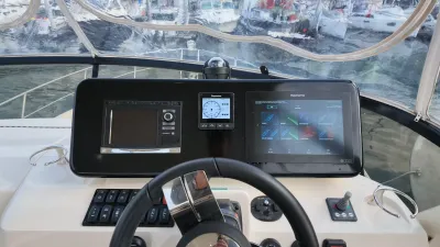 Pre-Owned 2016 Carver C40 for Sale | Vancouver, BC | M&P Yacht Centre | 6ab445420685f147260b78bf