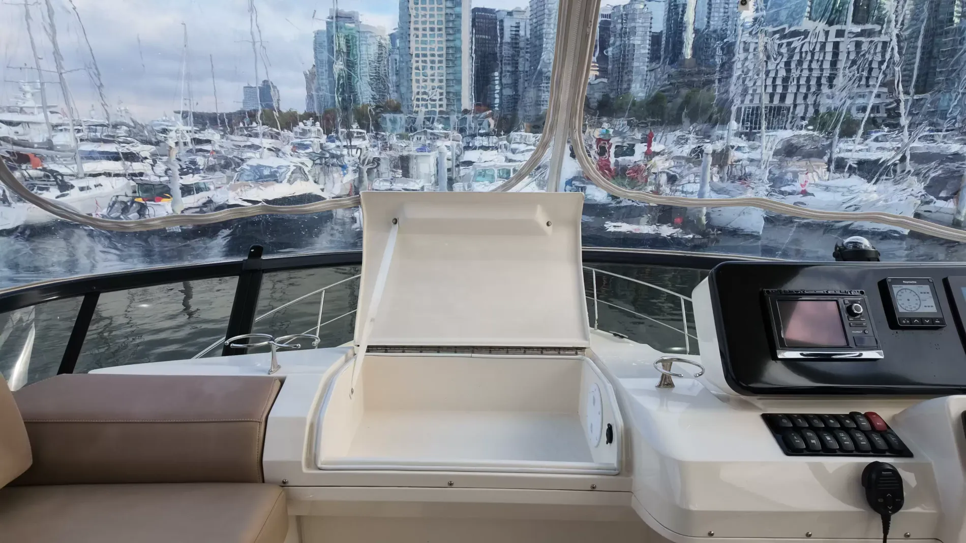 Pre-Owned 2016 Carver C40 for Sale | Vancouver, BC | M&P Yacht Centre | 6ab445420685f147260b78bf