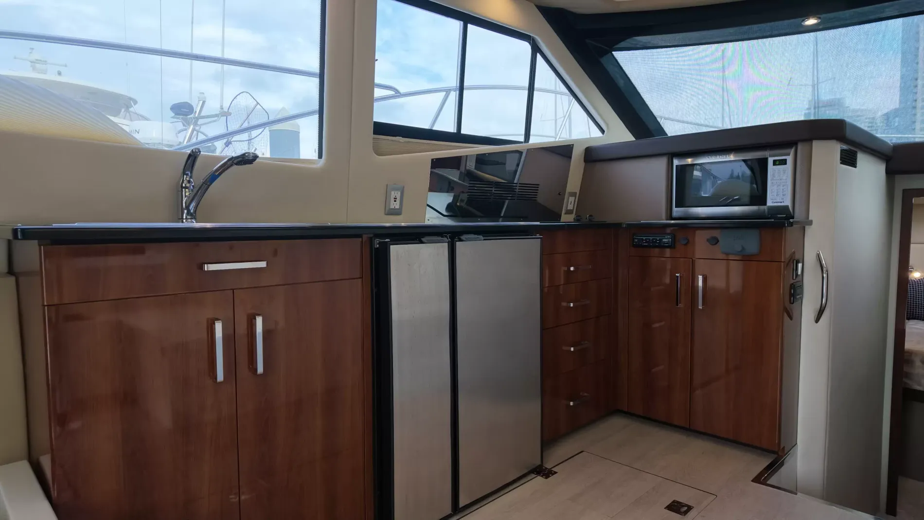 Pre-Owned 2016 Carver C40 for Sale | Vancouver, BC | M&P Yacht Centre | 6ab445420685f147260b78bf
