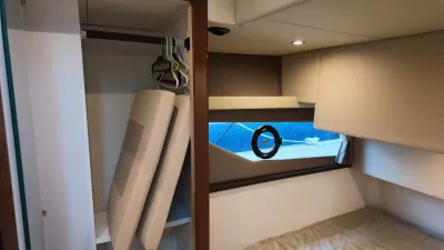 Pre-Owned 2016 Carver C40 for Sale | Vancouver, BC | M&P Yacht Centre | 6ab445420685f147260b78bf