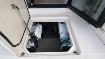 Pre-Owned 2016 Carver C40 for Sale | Vancouver, BC | M&P Yacht Centre | 6ab445420685f147260b78bf