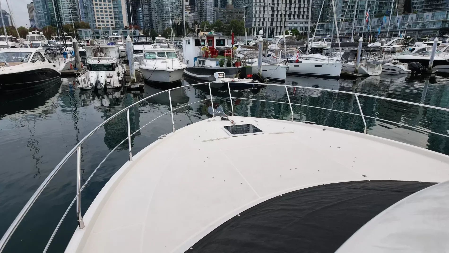 Pre-Owned 2016 Carver C40 for Sale | Vancouver, BC | M&P Yacht Centre | 6ab445420685f147260b78bf