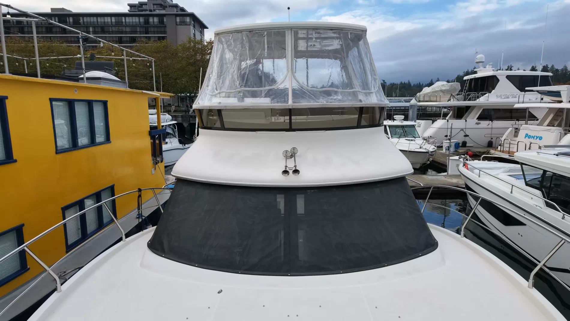 Pre-Owned 2016 Carver C40 for Sale | Vancouver, BC | M&P Yacht Centre | 6ab445420685f147260b78bf