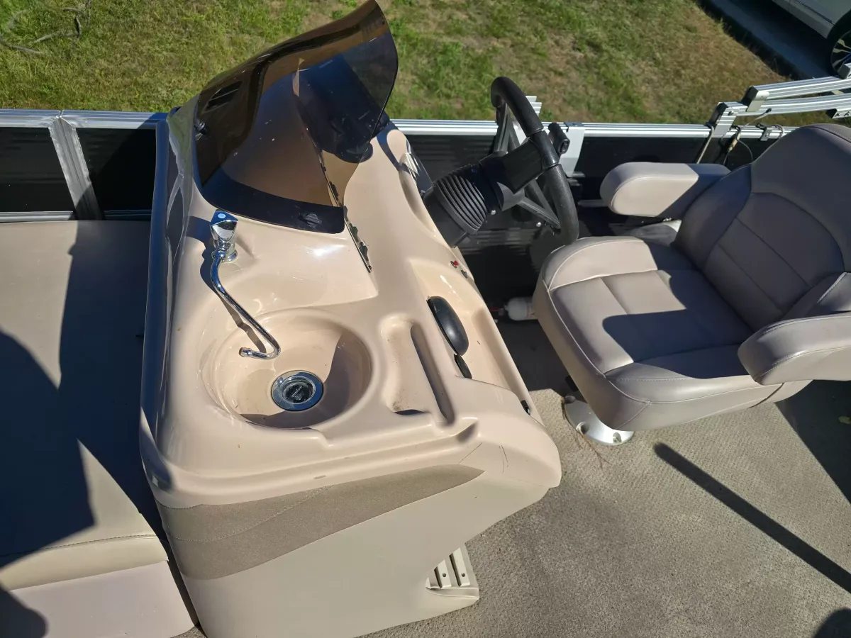 boat-carouselImage-image