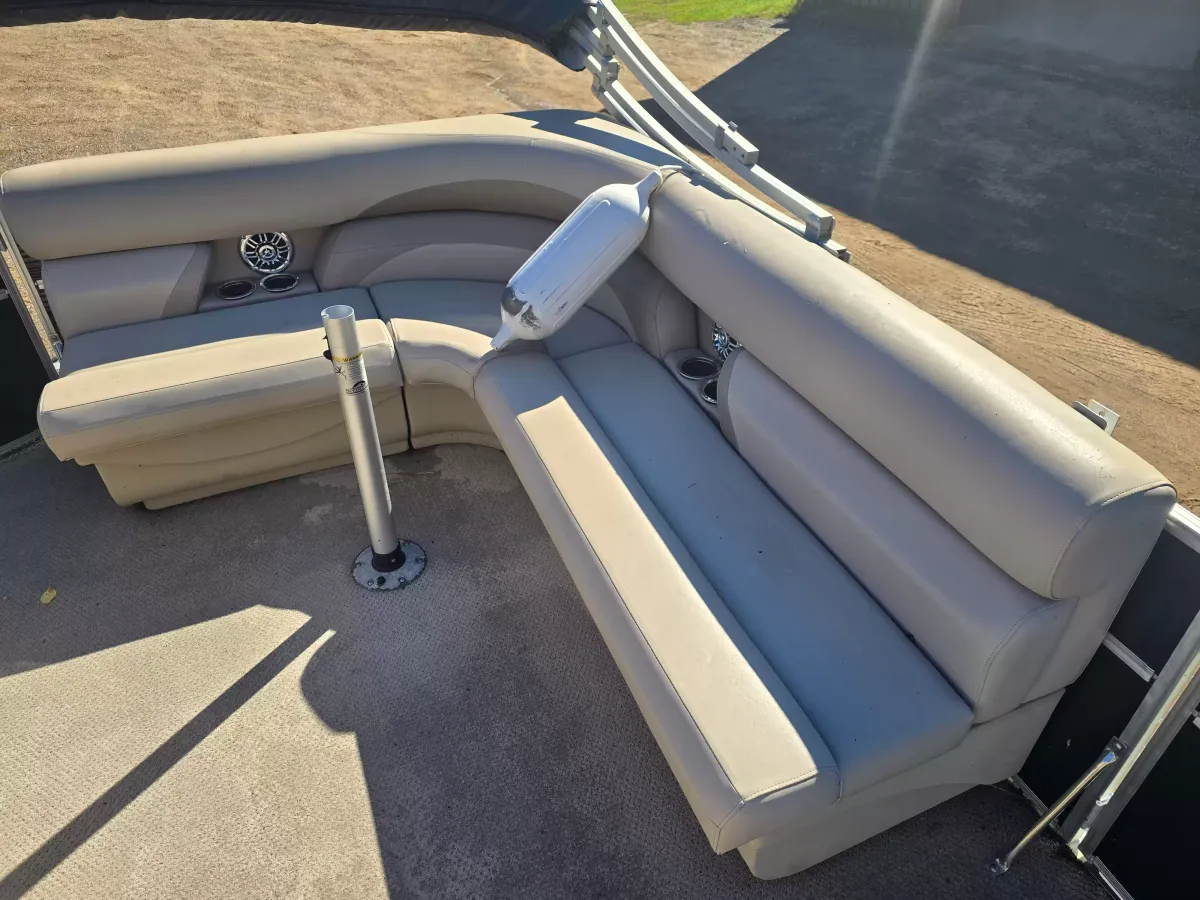 boat-carouselImage-image