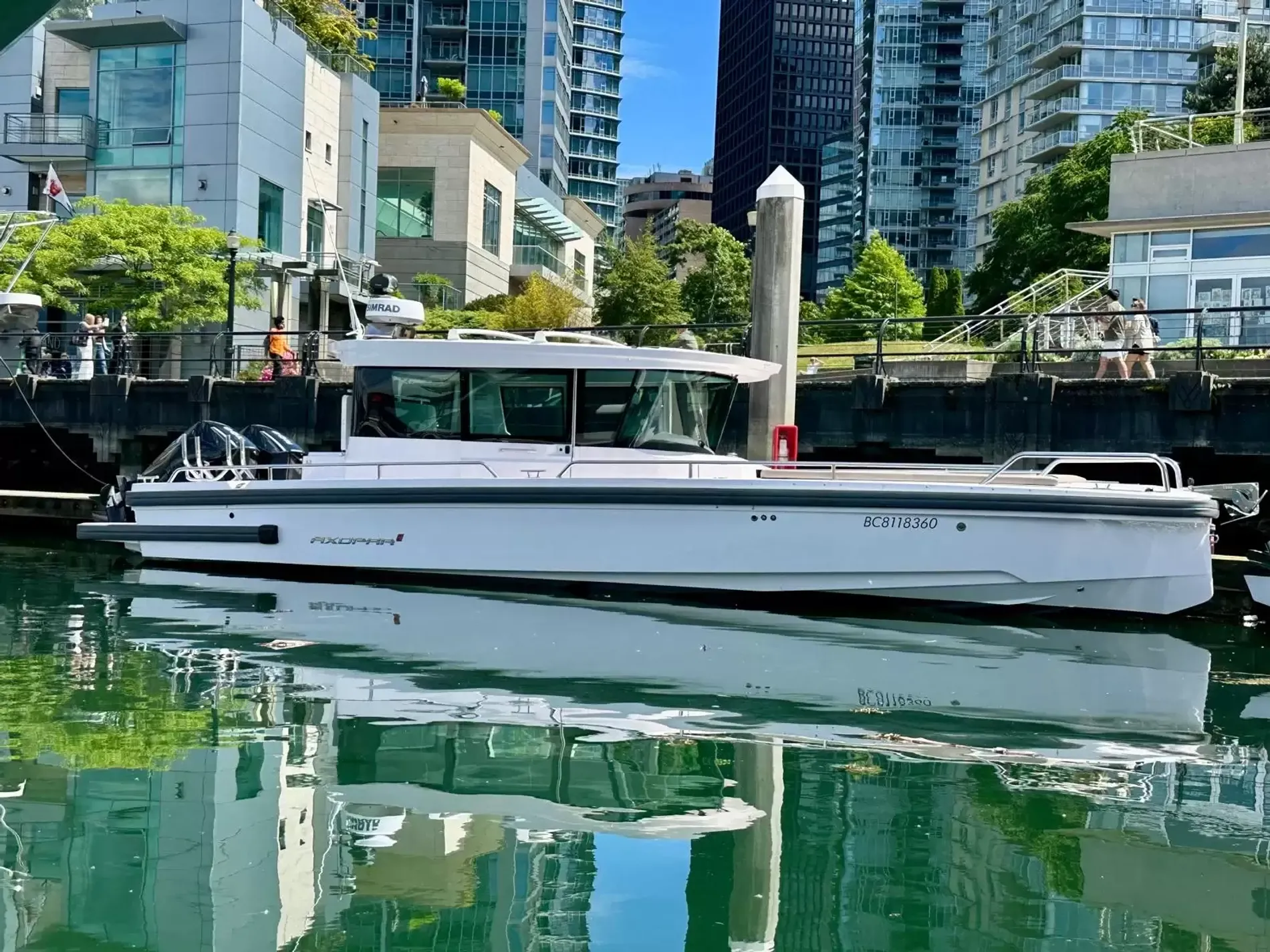 Pre-Owned 2022 Axopar 28 Wet Bar for Sale | Vancouver, BC | M&P Yacht Centre | 678c0a38d8eeb25972096759
