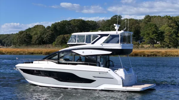 2027 Cruisers Yachts 50 FLY detail image 0