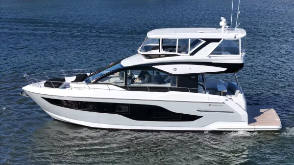 2027 Cruisers Yachts 50 FLY detail image 2