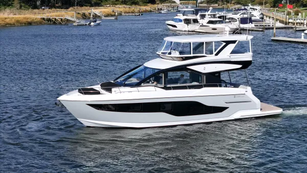 2027 Cruisers Yachts 50 FLY detail image 3