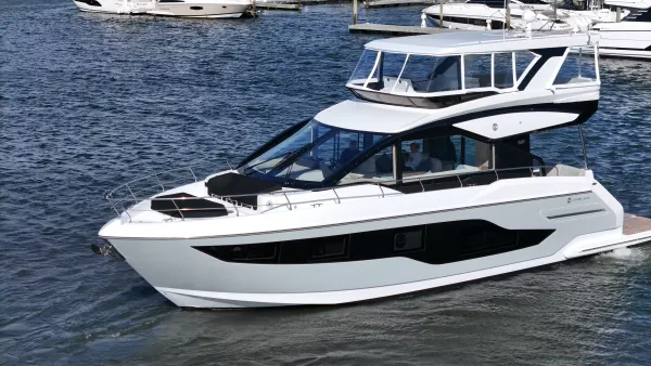 2027 Cruisers Yachts 50 FLY detail image 4