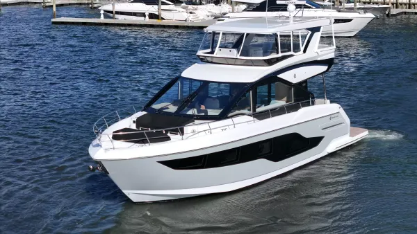 2027 Cruisers Yachts 50 FLY detail image 5
