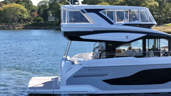 2027 Cruisers Yachts 50 FLY detail image 10