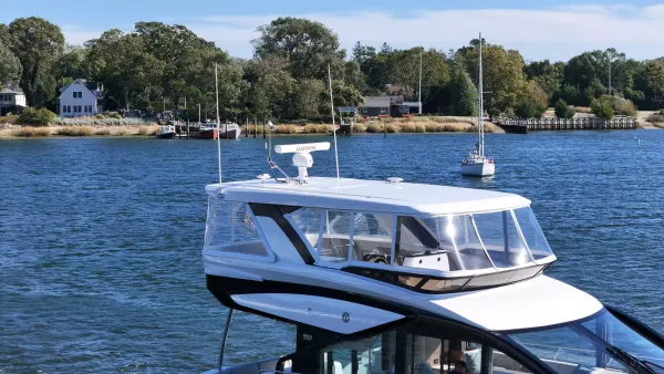 2027 Cruisers Yachts 50 FLY detail image 7