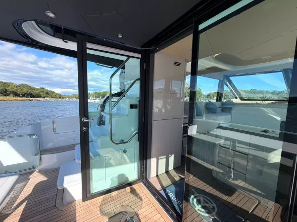 2027 Cruisers Yachts 50 FLY detail image 18