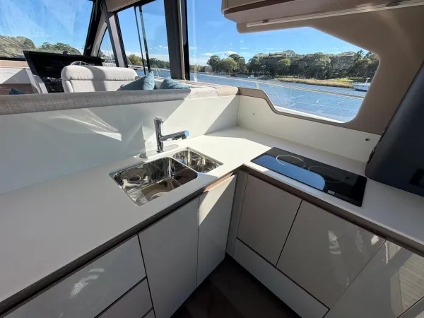 2027 Cruisers Yachts 50 FLY detail image 20