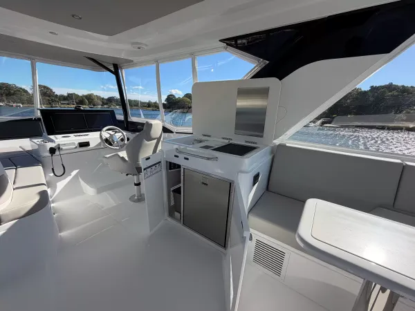 2027 Cruisers Yachts 50 FLY detail image 44