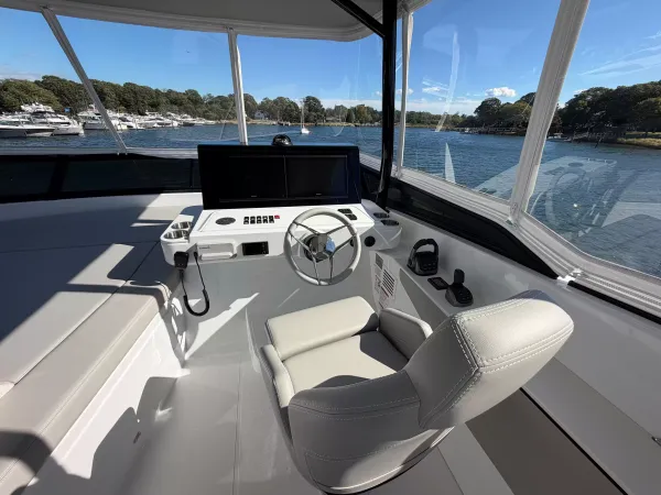 2027 Cruisers Yachts 50 FLY detail image 45