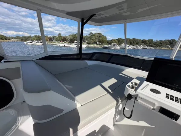 2027 Cruisers Yachts 50 FLY detail image 46
