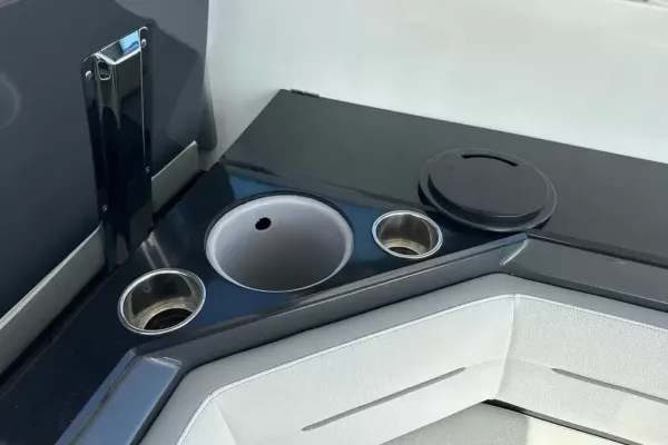 2021 Cobalt A36 detail image 12