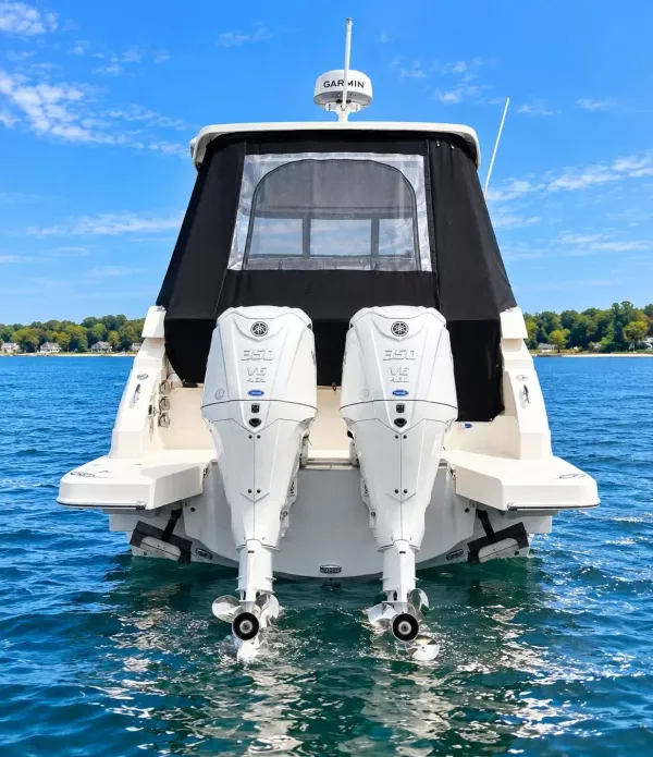 2027 Regal 33 XO detail image 2