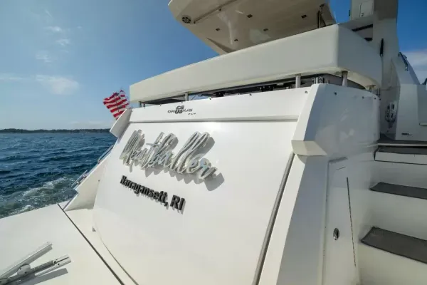 2018 Cruisers Yachts 60 FLY detail image 8