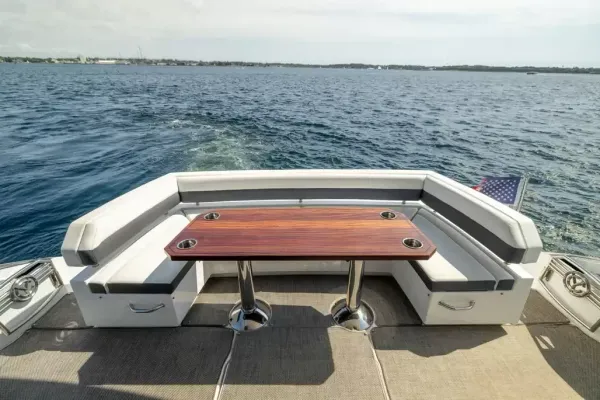 2018 Cruisers Yachts 60 FLY detail image 11