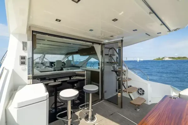 2018 Cruisers Yachts 60 FLY detail image 13
